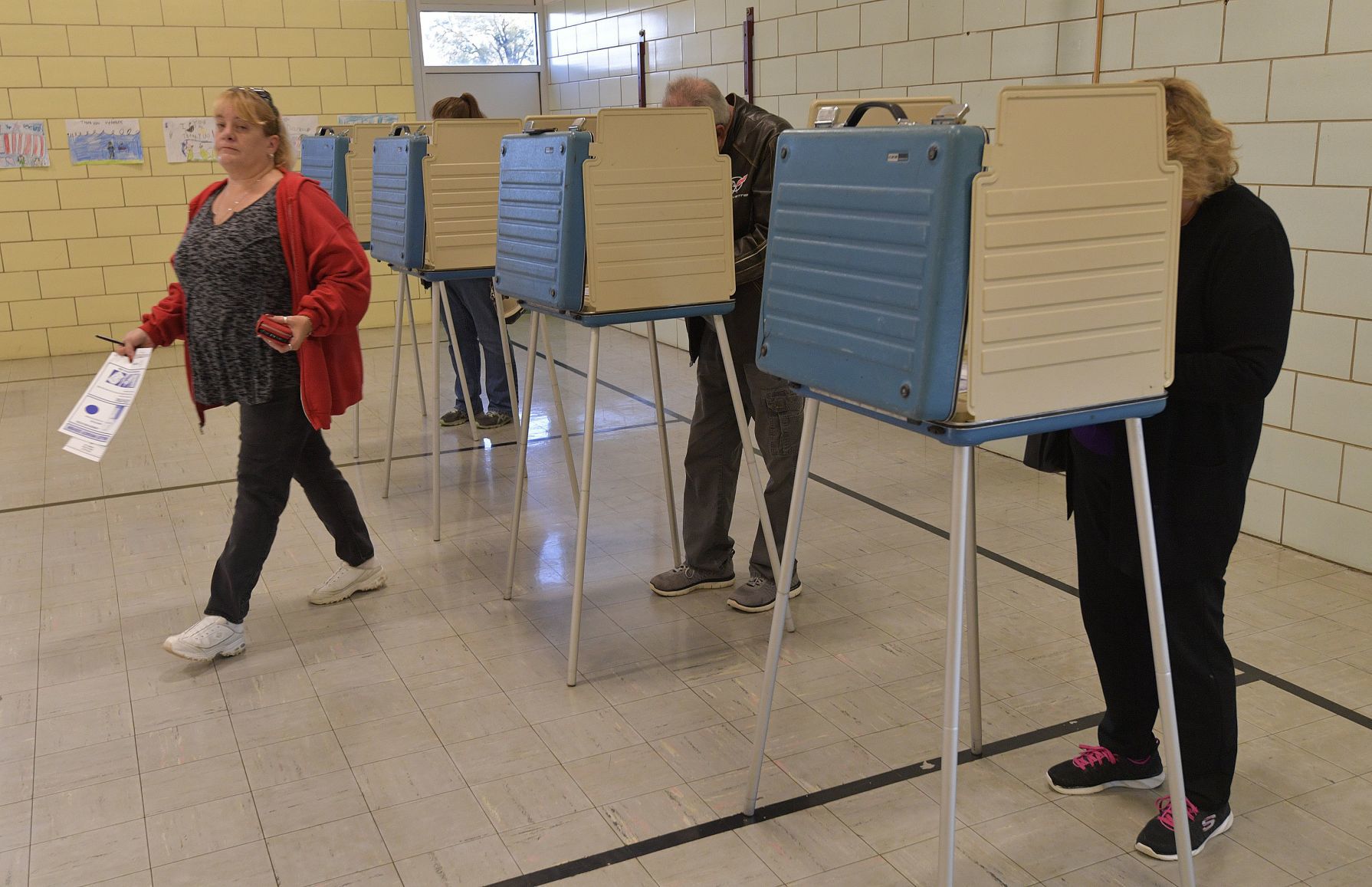 Midterm election voting in Belleville area